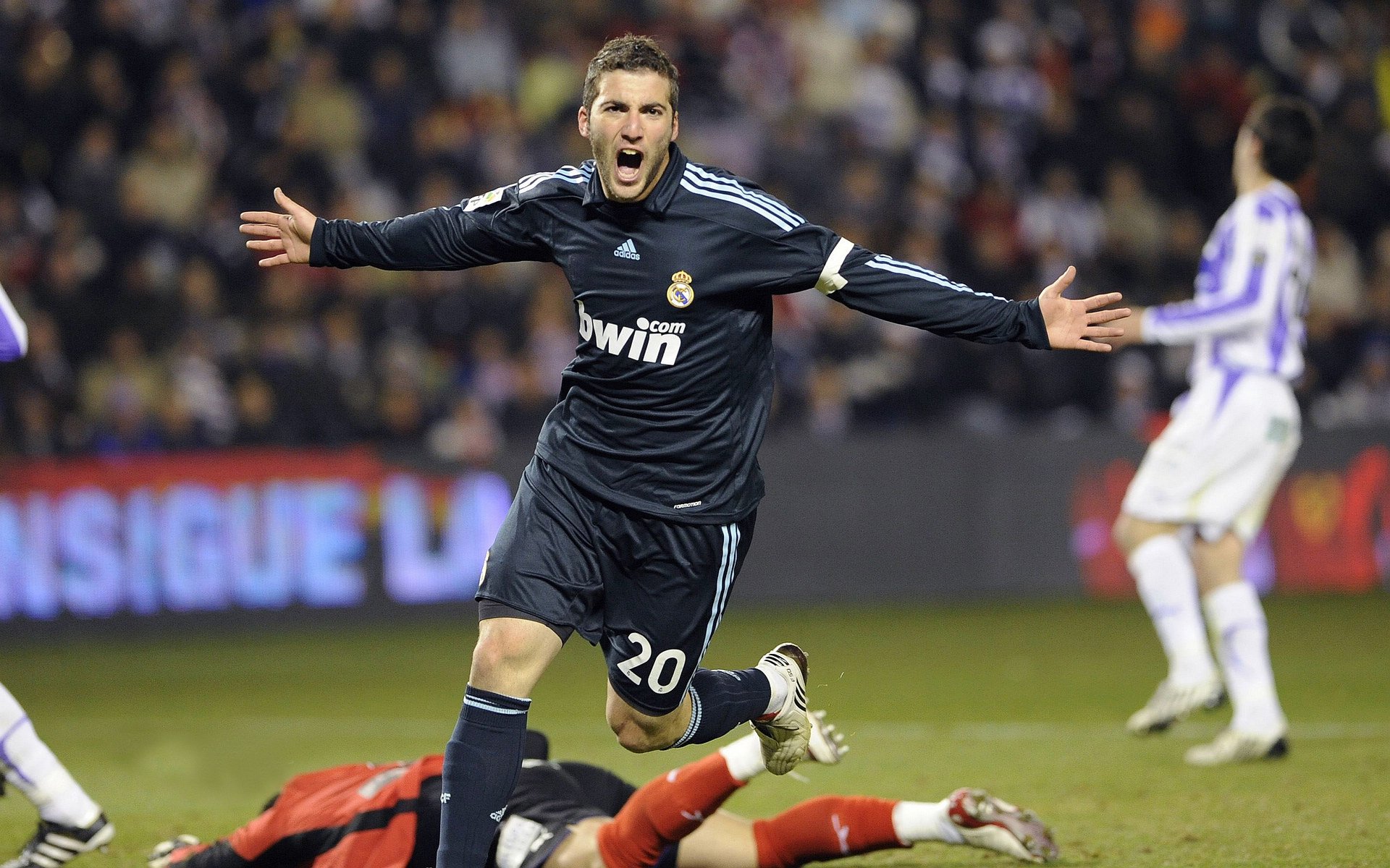 费德勒遭遇三连败，巴黎圣日耳曼教练面临压力！